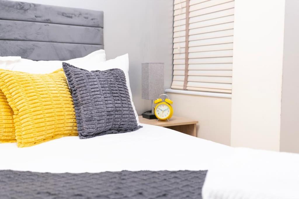 Yellow Rose 1br Opposite West Kensington Station Appartamento