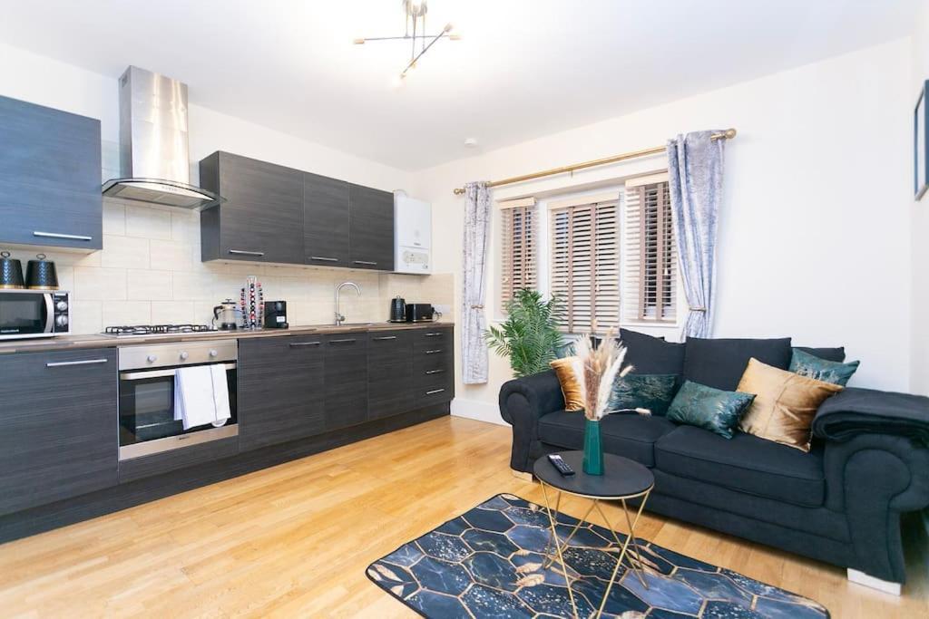 Yellow Rose 1br Opposite West Kensington Station Appartamento *