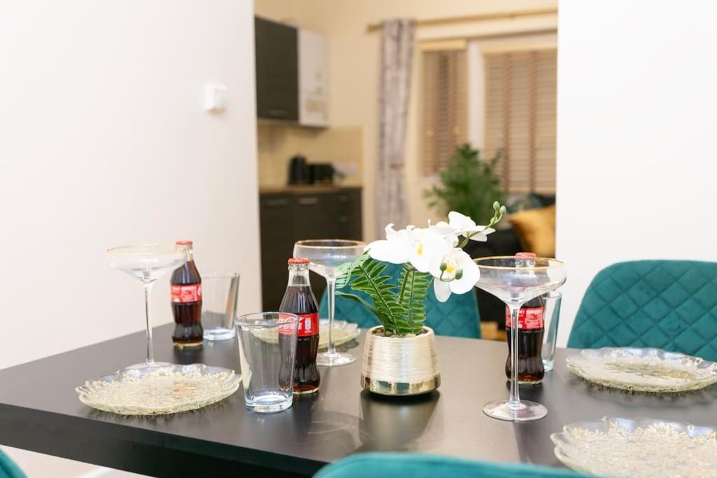Yellow Rose 1br Opposite West Kensington Station * Londra